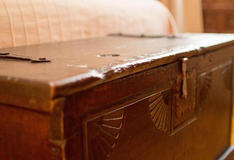 اتاق راحتی, La Posada De Manolo