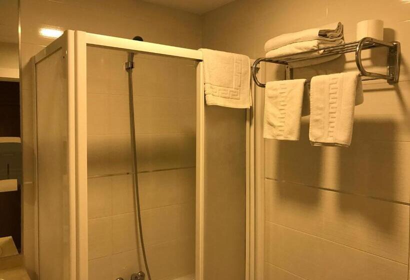 Chambre Triple Standard, Los Galanes