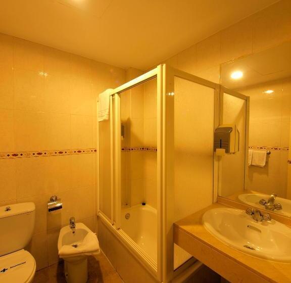 Habitación Triple Estándar, Los Galanes