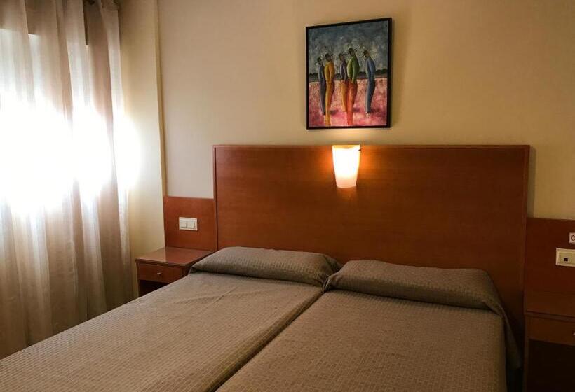 Chambre Triple Standard, Los Galanes