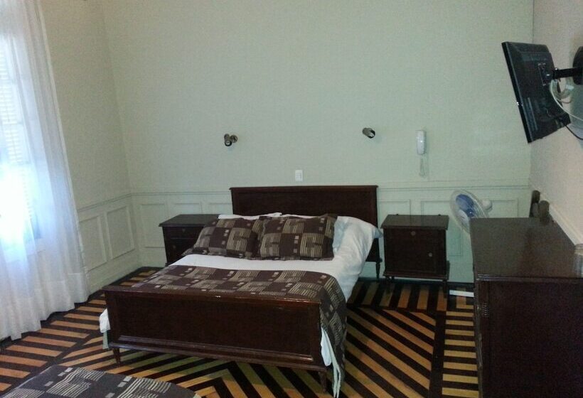 スタンダード4人部屋, New Arapey