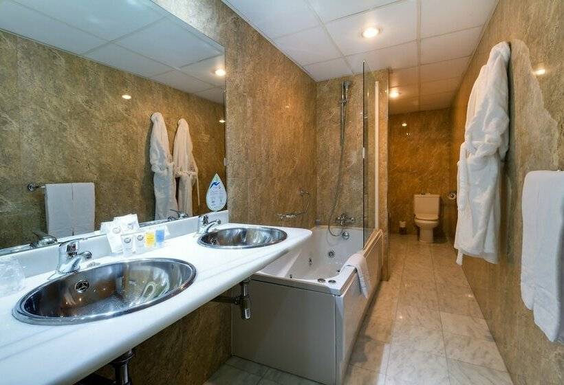 اتاق استاندارد سه نفره, Oca Villa De Aviles