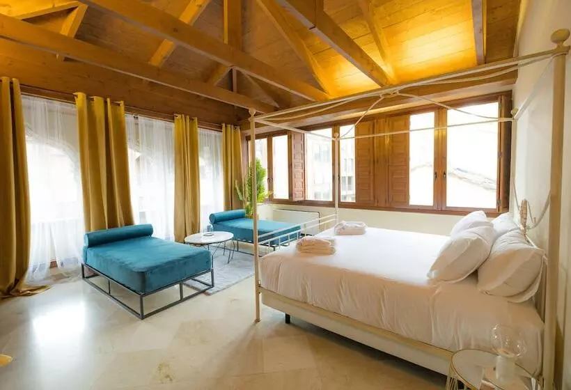 سوییت جونیور, Cetina Palacio Ayala Berganza