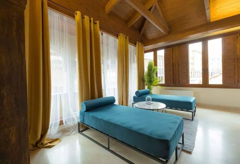 سوییت جونیور, Cetina Palacio Ayala Berganza