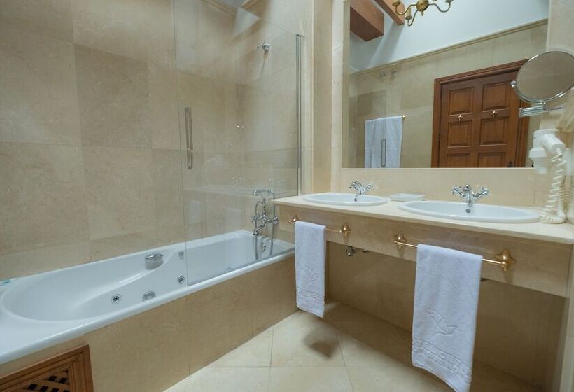 سوییت جونیور, Cetina Palacio Ayala Berganza