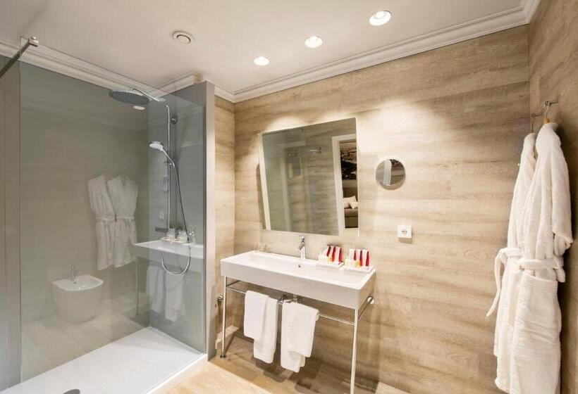 اتاق خانوادگی, Salles Hotel Málaga Centro