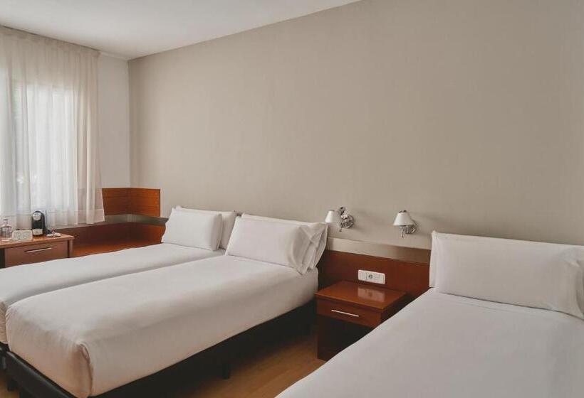 اتاق استاندارد سه نفره, Tres Torres Atiram Hotels