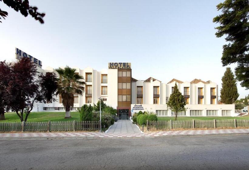 غرفة قياسية ثلاثية, Villa Blanca