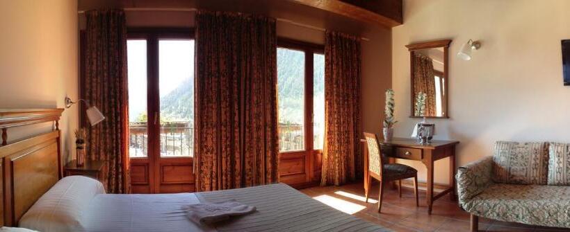 اتاق استاندارد سه نفره, Xalet Verdu