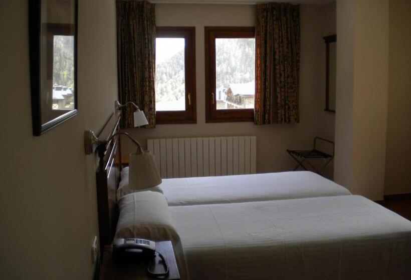 اتاق استاندارد سه نفره, Xalet Verdu