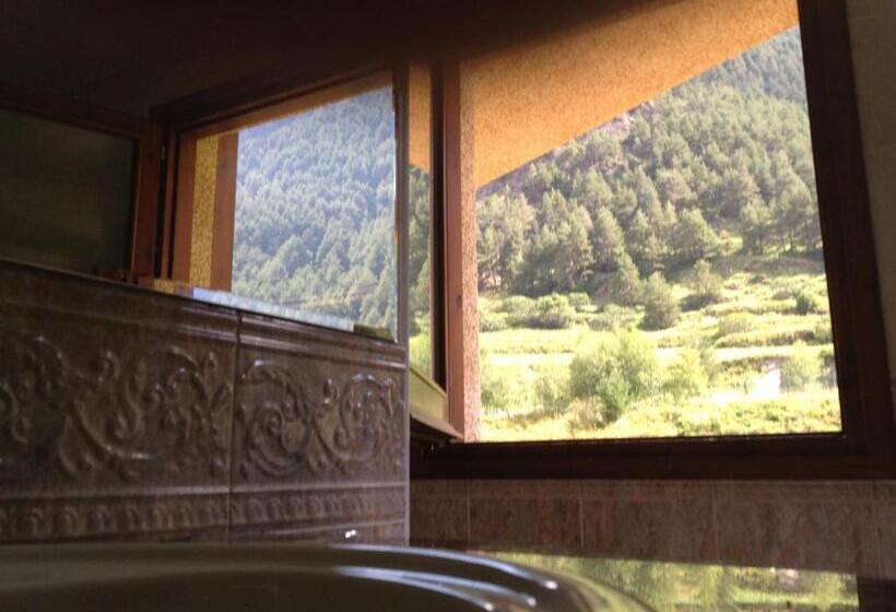 اتاق استاندارد چهار تخته, Xalet Verdu