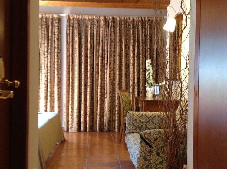 اتاق استاندارد سه نفره, Xalet Verdu