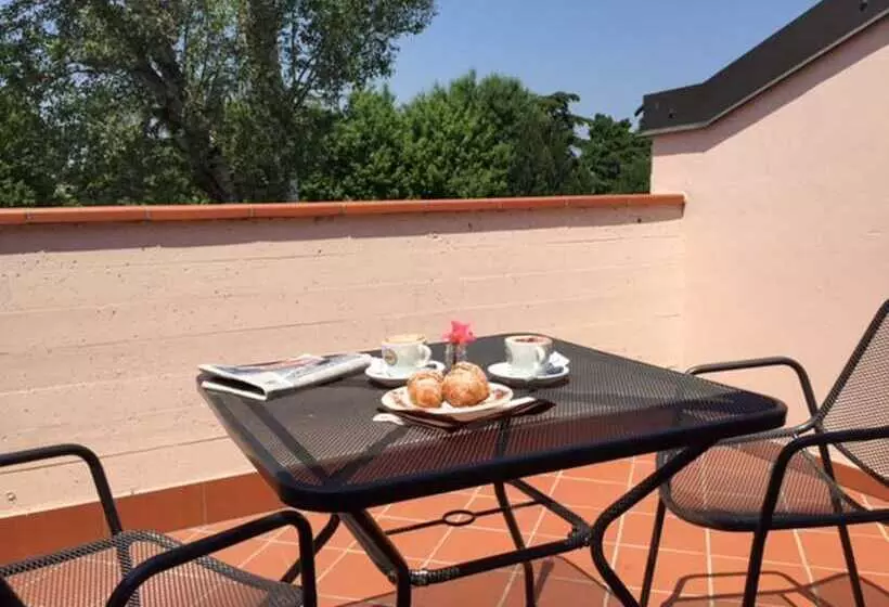 اتاق خانوادگی, Yachting Hotel Mistral