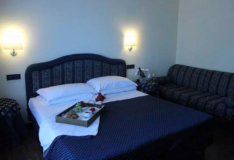 اتاق خانوادگی, Yachting Hotel Mistral
