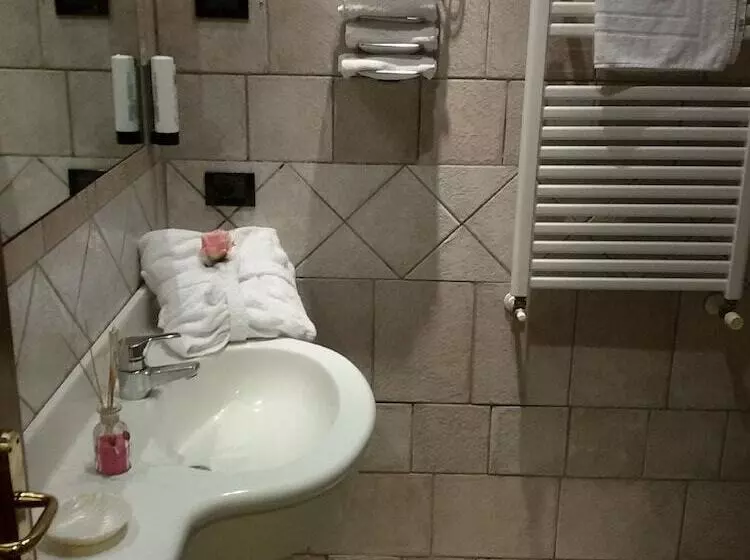 اتاق راحتی سه تخته, Yachting Hotel Mistral