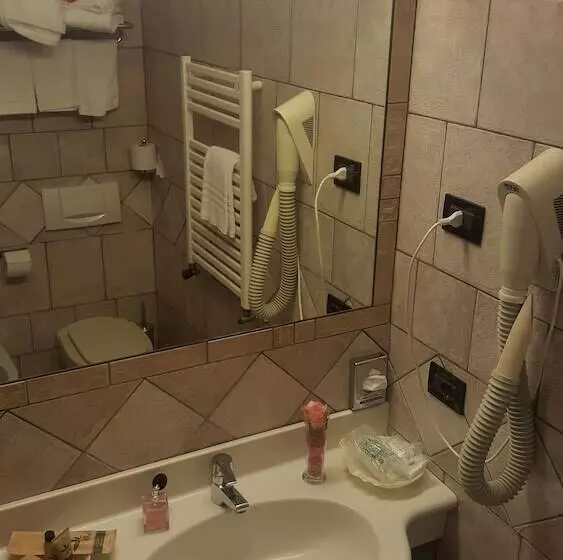 اتاق راحتی سه تخته, Yachting Hotel Mistral