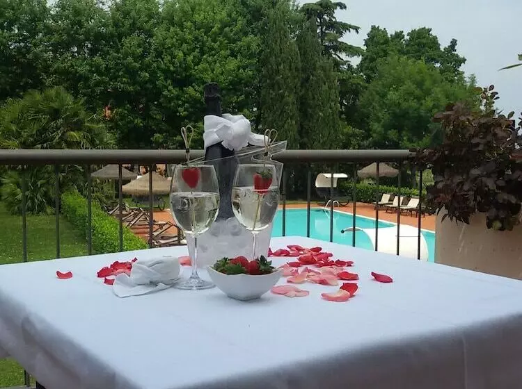 اتاق راحتی سه تخته, Yachting Hotel Mistral