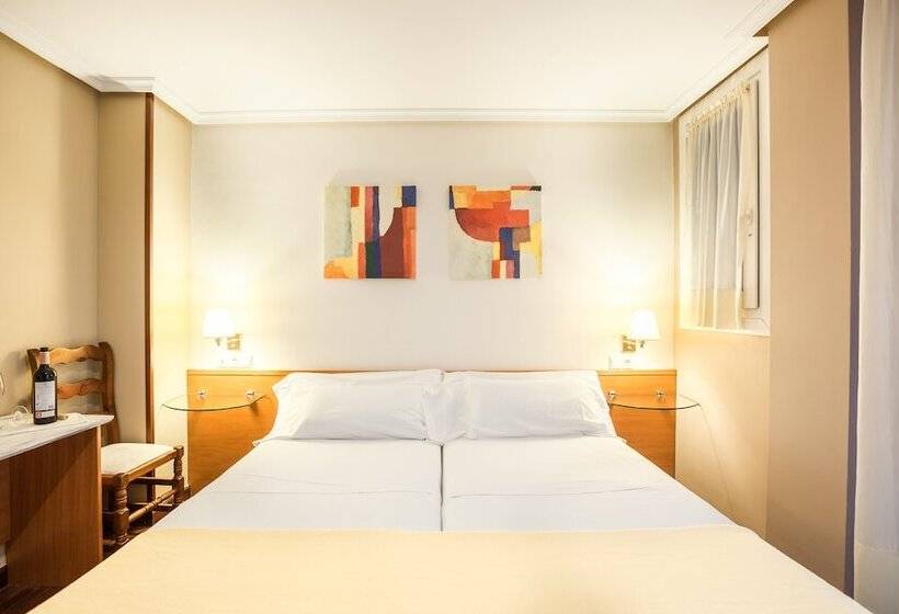 غرفة قياسية ثلاثية, Zumaia Hotela