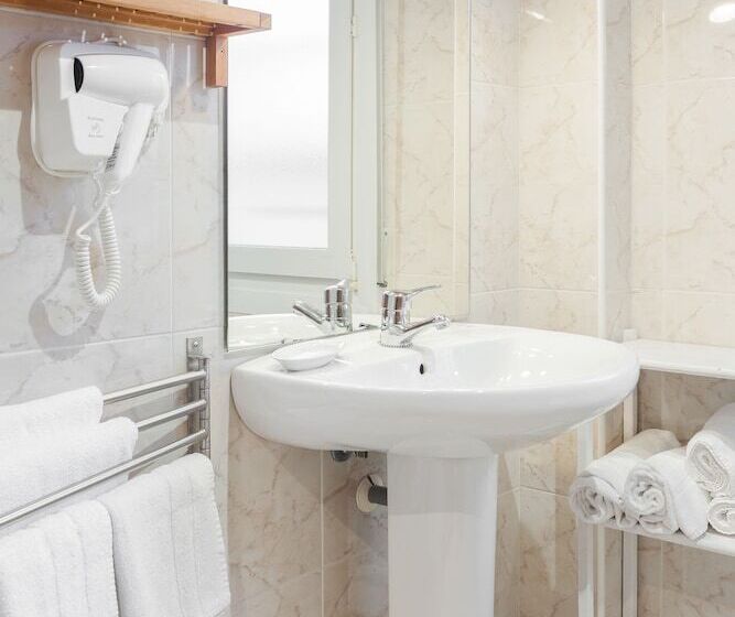 غرفة قياسية رباعية, Zumaia Hotela