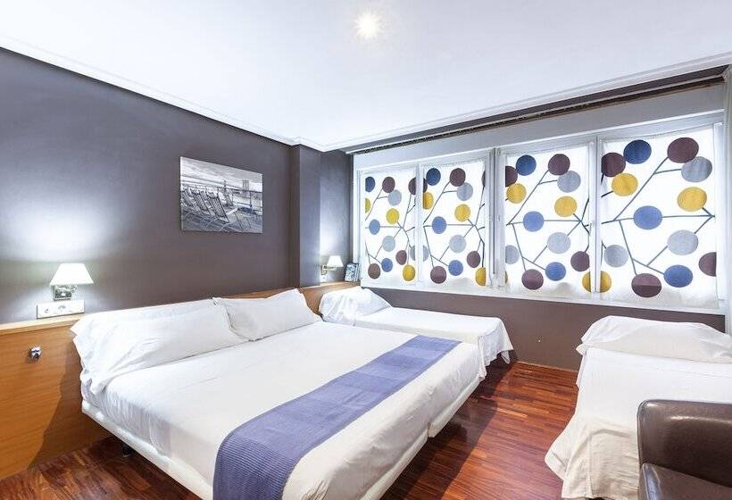 غرفة قياسية رباعية, Zumaia Hotela