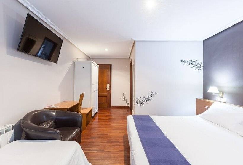 غرفة قياسية رباعية, Zumaia Hotela