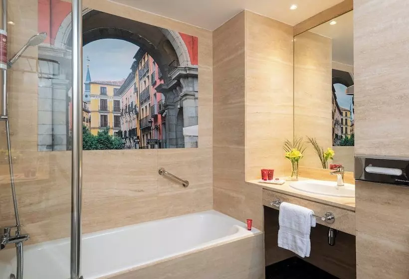 Comfort-huone, Leonardo Hotel Madrid City Center