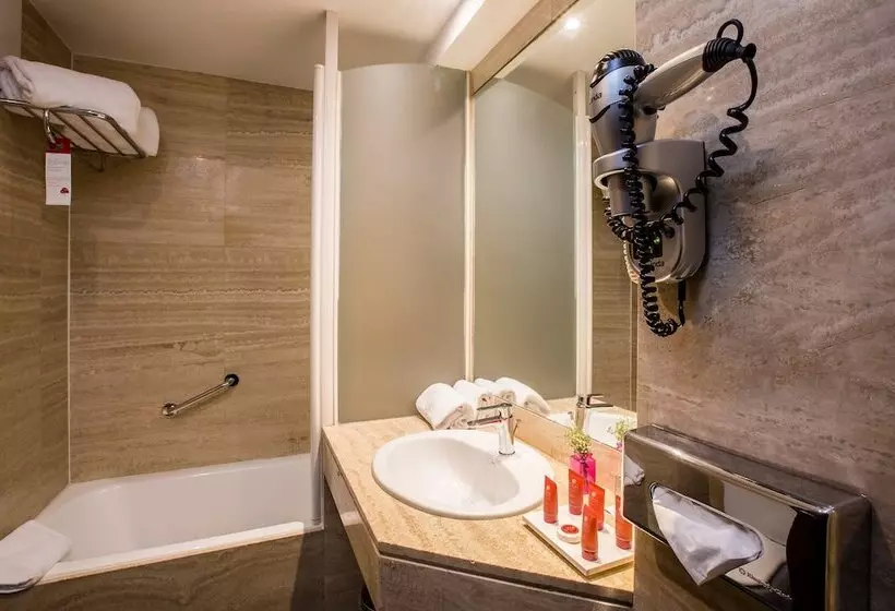 Comfort Kolmen Hengen Huone, Leonardo Hotel Madrid City Center