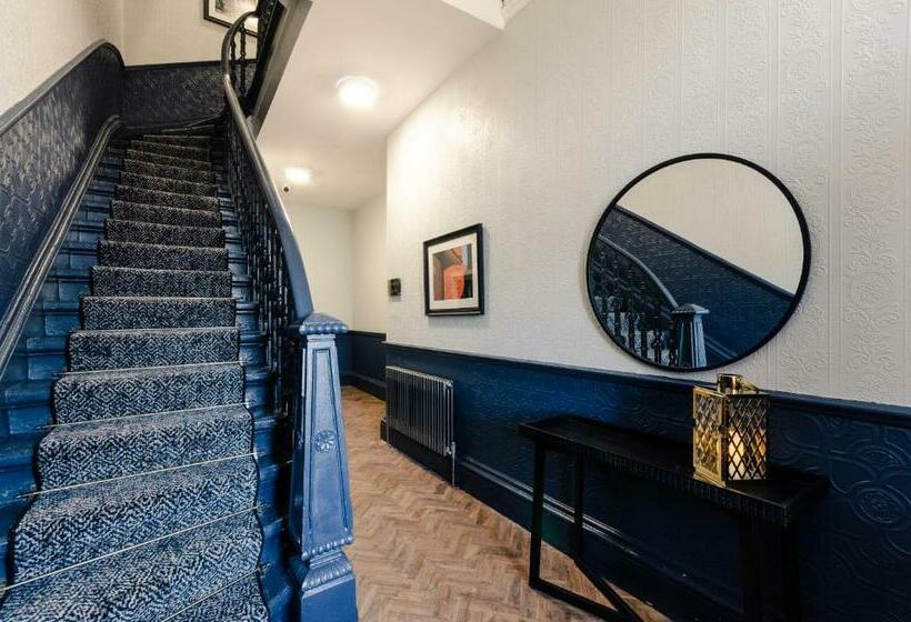 Студия Стандарт, Sweeney Apartments & Rooms