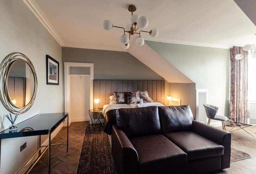 スタンダードスタジオ, Sweeney Apartments & Rooms