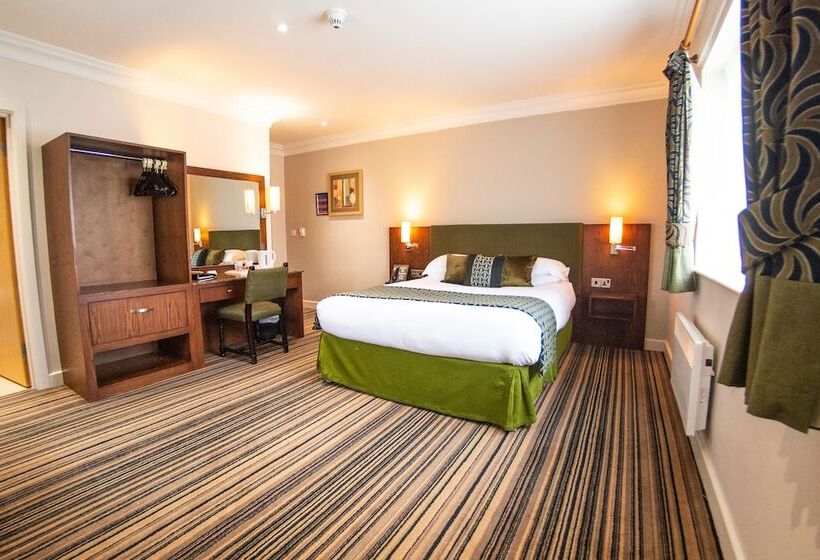 Номер Superior, Burntwood Court