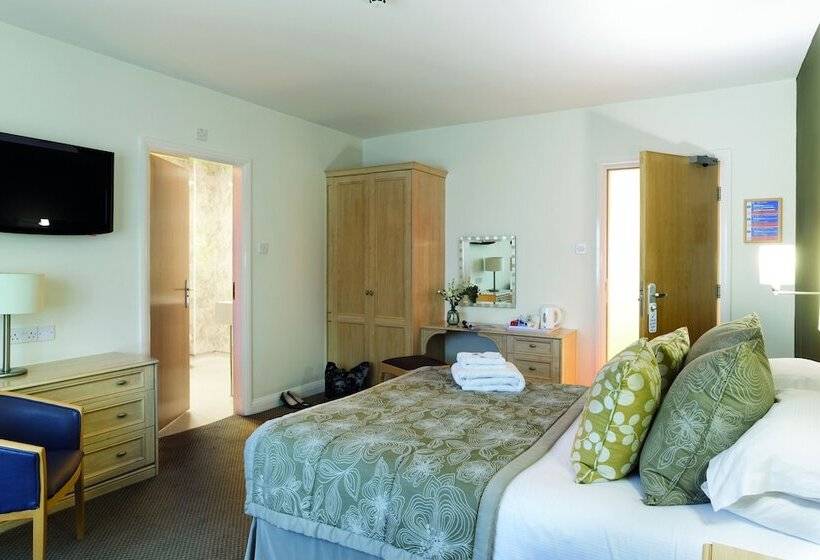 غرفة سوبيريور, Burntwood Court