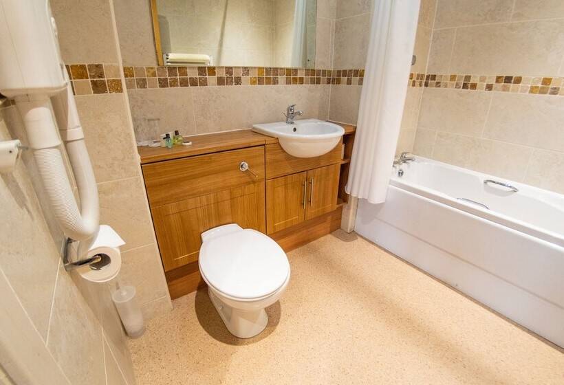 Номер Superior, Burntwood Court