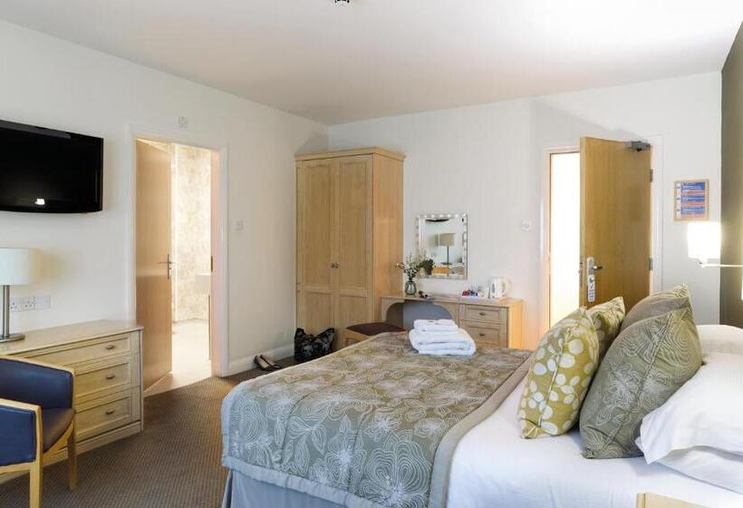 غرفة قياسية, Burntwood Court