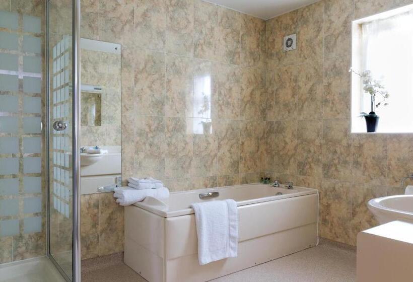 غرفة قياسية, Burntwood Court