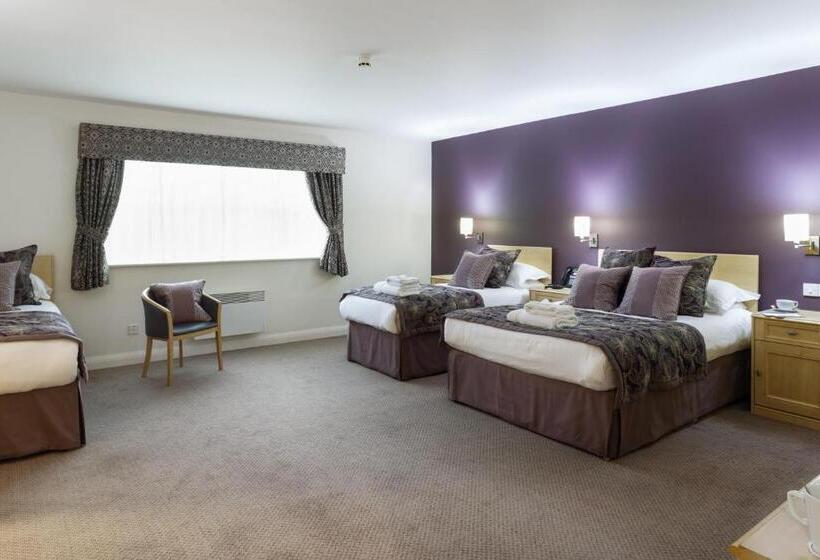 غرفة سوبيريور عائلية, Burntwood Court