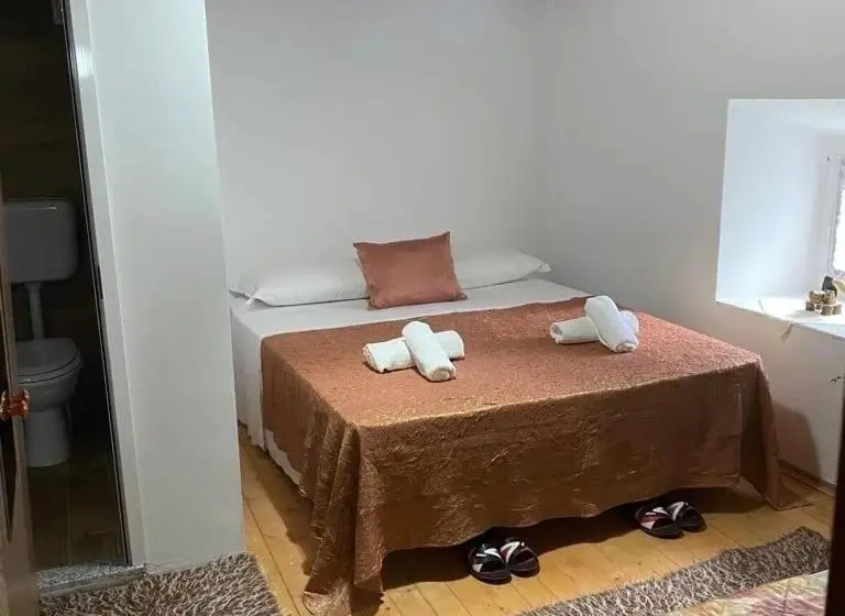 Családi Szoba, Kulla Pracja Theth