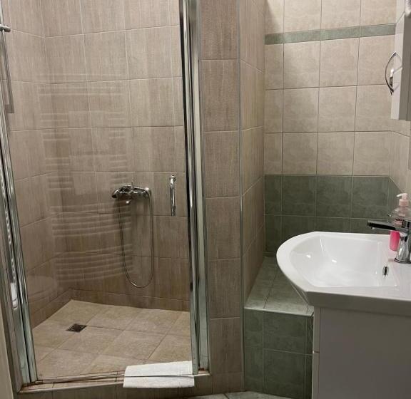 スタンダード４人部屋, Korona Panzió