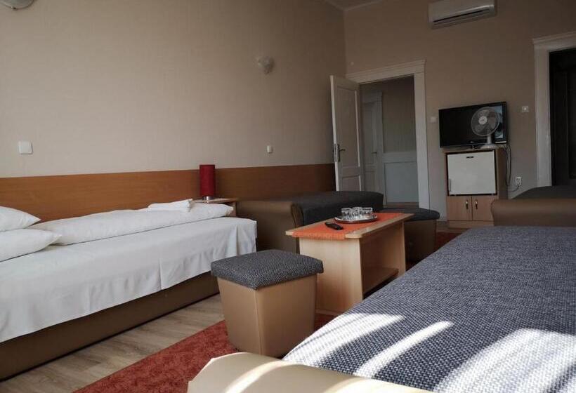 スタンダード４人部屋, Korona Panzió