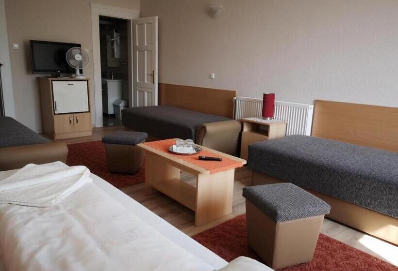 スタンダード４人部屋, Korona Panzió