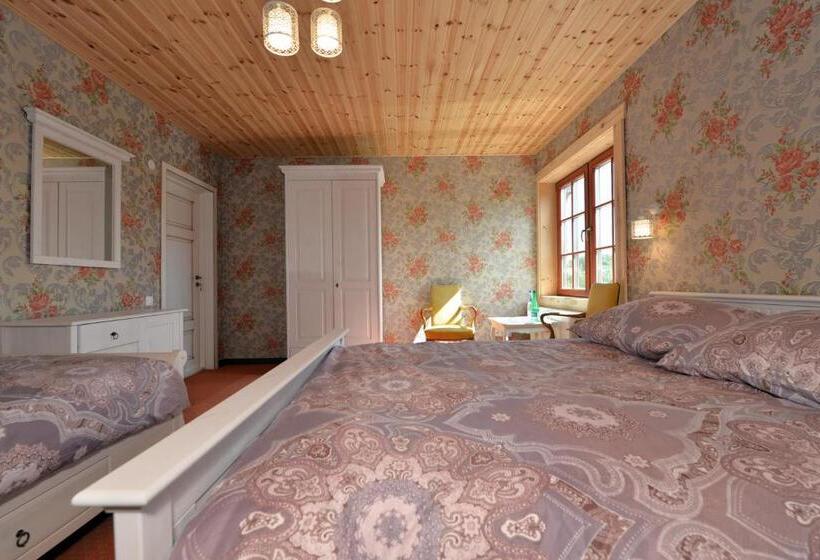 اتاق استاندارد سه تخته با سرویس بهداشتی مشترک, Sunny Beaver B&b