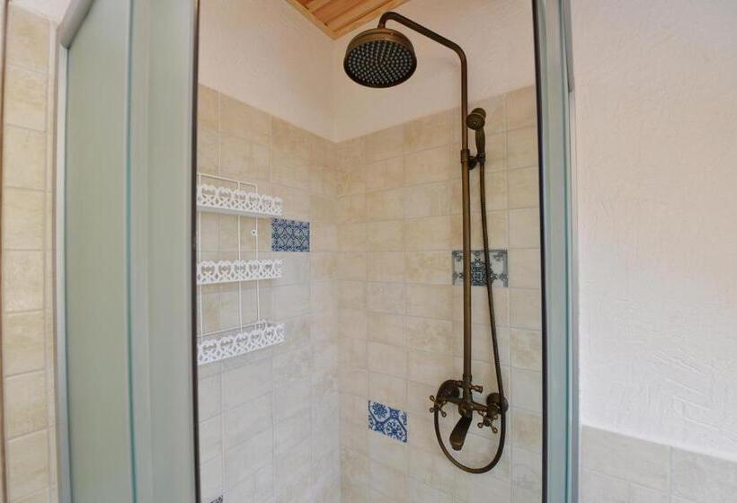 اتاق استاندارد چهارنفره با سرویس بهداشتی مشترک, Sunny Beaver B&b