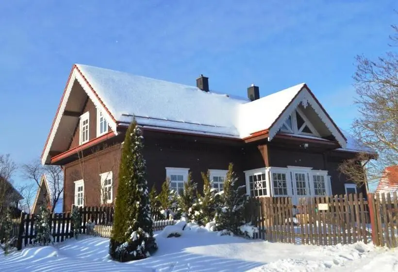 اتاق خانوادگی, Sunny Beaver B&b