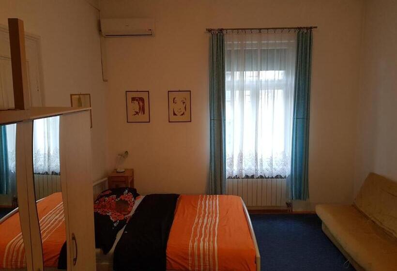 اتاق استاندارد با سرویس بهداشتی مشترک, Hostel Residence
