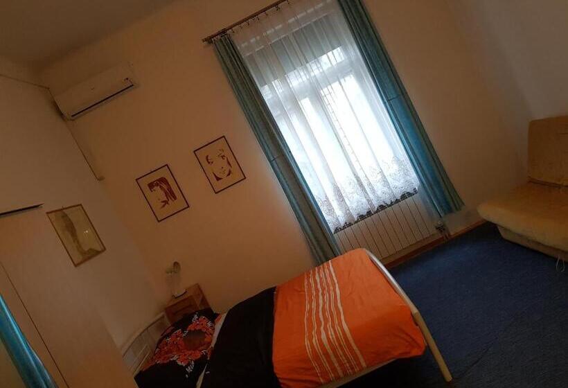 اتاق استاندارد با سرویس بهداشتی مشترک, Hostel Residence