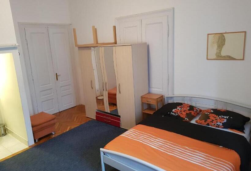اتاق استاندارد با سرویس بهداشتی مشترک, Hostel Residence