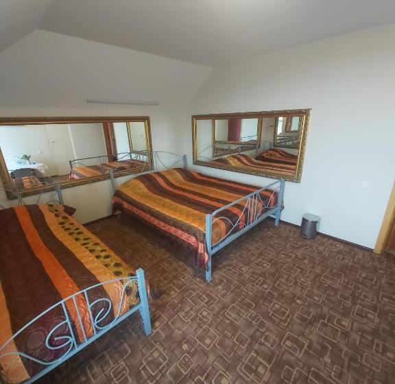 اتاق استاندارد سه نفره, Geltona