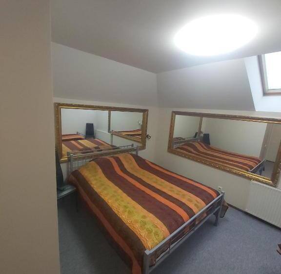 اتاق استاندارد سه نفره, Geltona