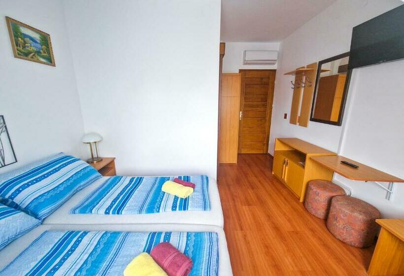 标准间, Weinberger Vendégház