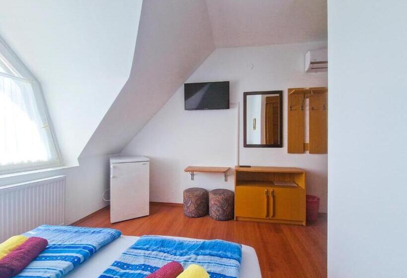 标准间, Weinberger Vendégház