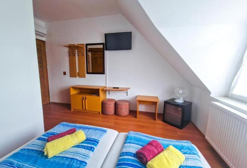 标准间, Weinberger Vendégház